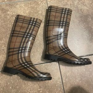Burberry rain boots check